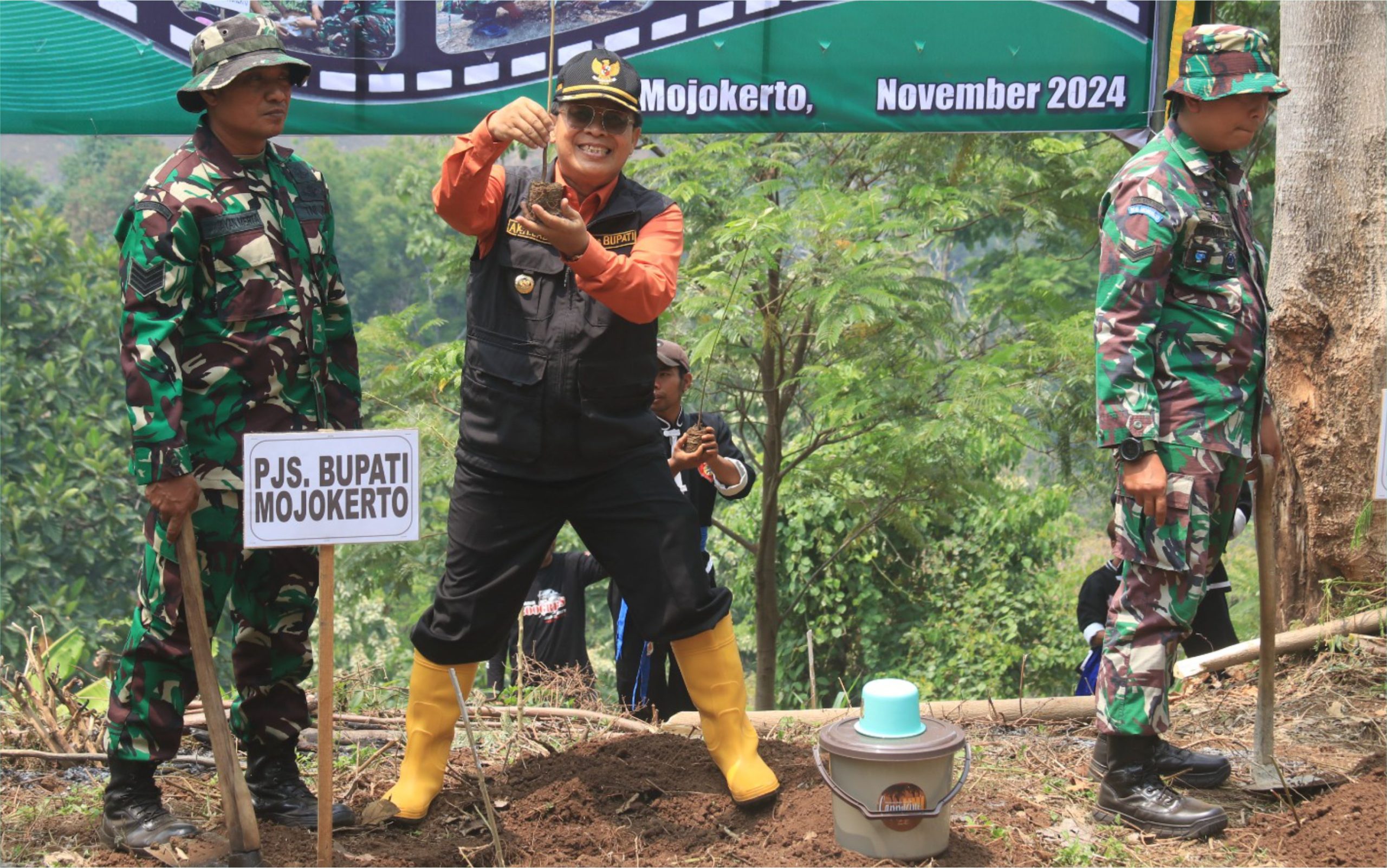 Kodim 0815 Bersama Pemkab Mojokerto Tanam Pohon Lestarikan Lingkungan