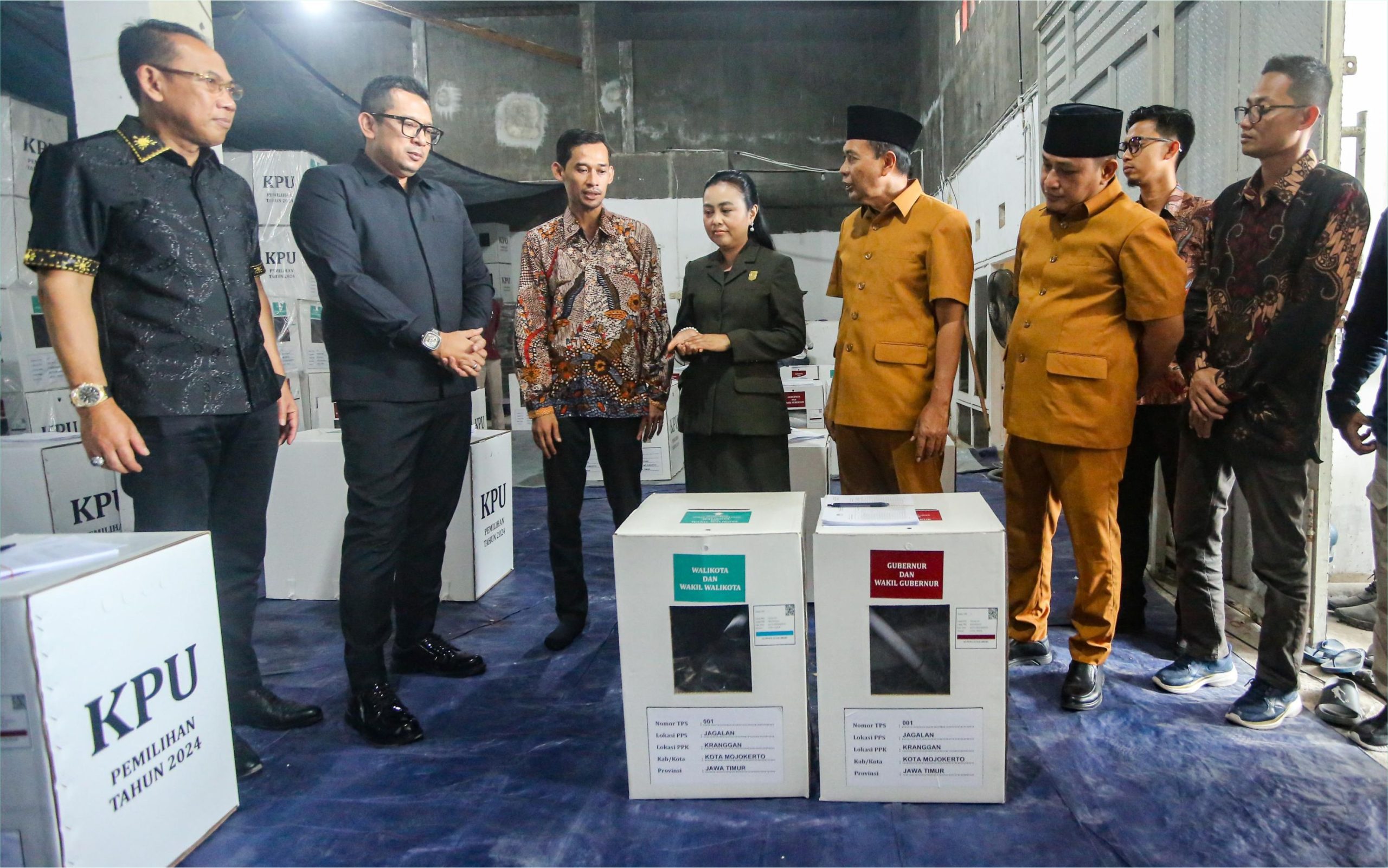 Pastikan Tidak Ada Kesalahan, Pj. Wali Kota dan Ketua DPRD Tinjau Kesiapan Logistik KPU