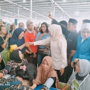 Sapa Pedagang Pasar Nambangan Surabaya, Khofifah Sebut Disini Selalu Ada Doa