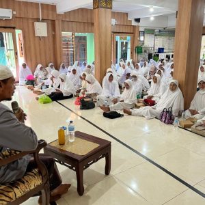 Ratusan IHM Muslimat NU PAC Sidoarjo, Pengajian Rutin di Celep: Akan Datang Jaman 3 Perkara Langka