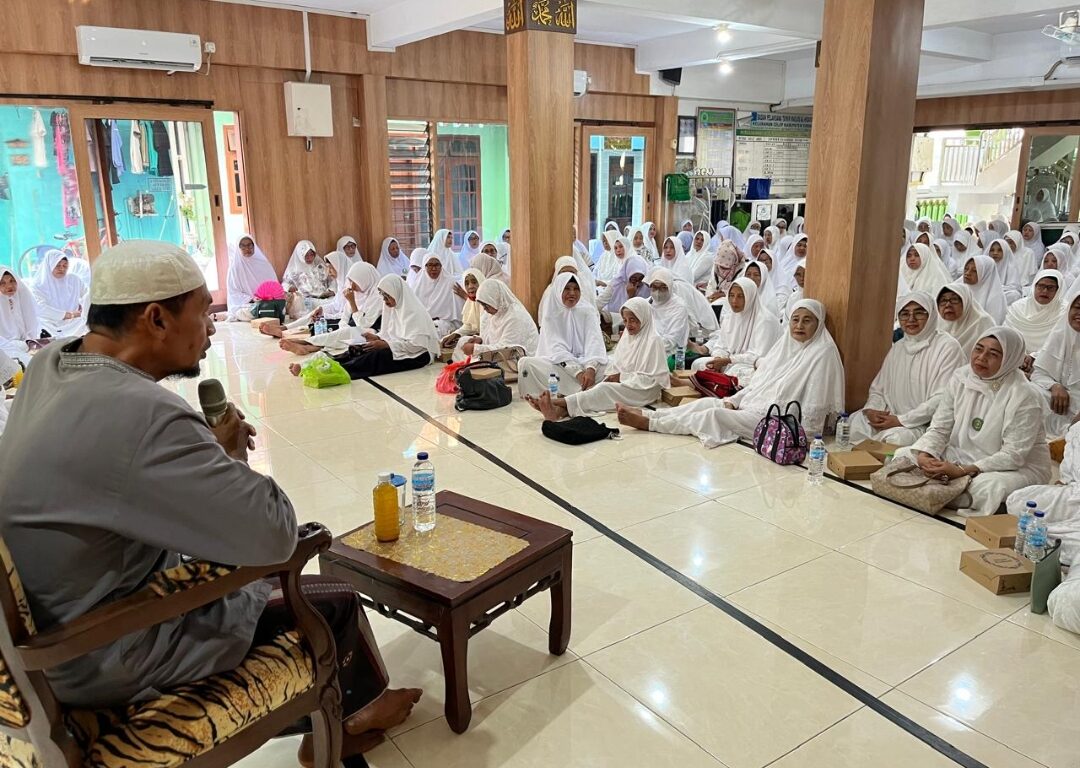 Ratusan IHM Muslimat NU PAC Sidoarjo, Pengajian Rutin di Celep: Akan Datang Jaman 3 Perkara Langka