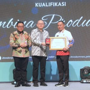 Enam Perusahaan Unggulan Jatim Terima Anugerah Sidhakarya