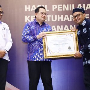 Ombudsman RI Beri Penghargaan untuk Pemprov Jatim Bidang Kepatuhan