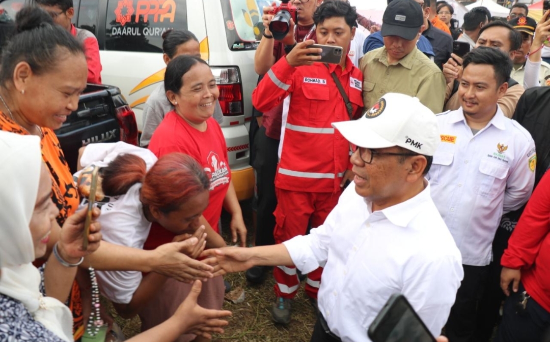 Menko PMK Pratikno Blusukan Ke Lokasi Kebakaran di Kemayoran