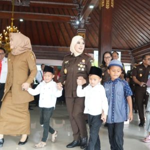 Kajati Jatim Mia Amiati Hadiri Sidang Penetapan Perwalian Anak di Mojokerto