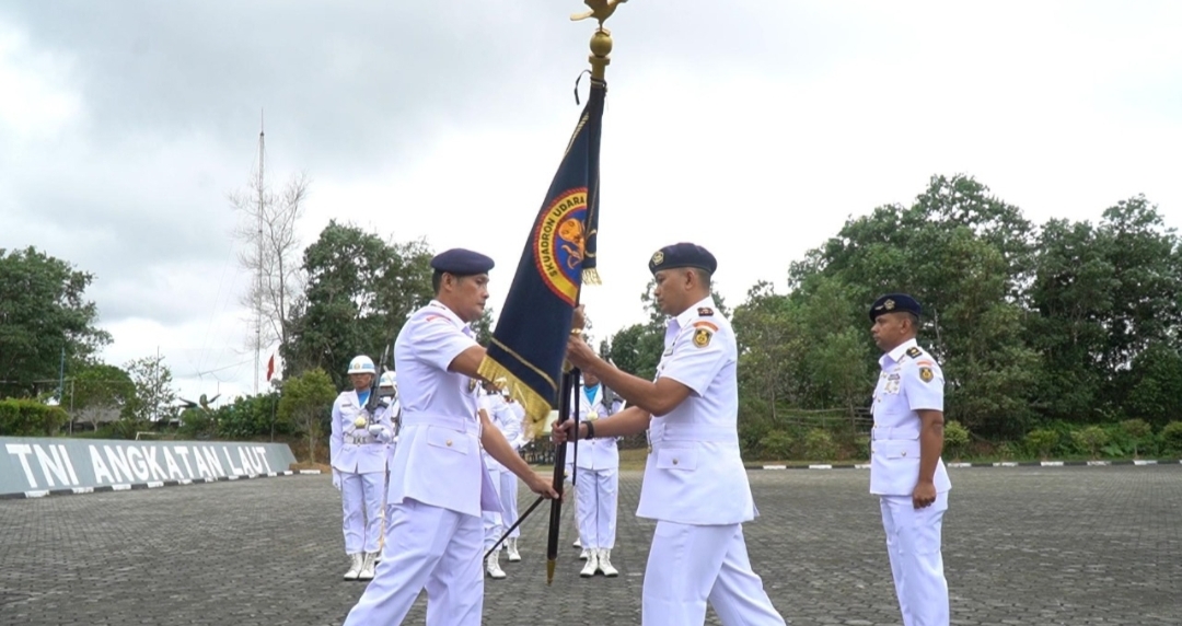 Mayor Laut (P) Dr. Hadi Priyono Resmi Jabat Komandan Skuadron 400 Wing Udara 1