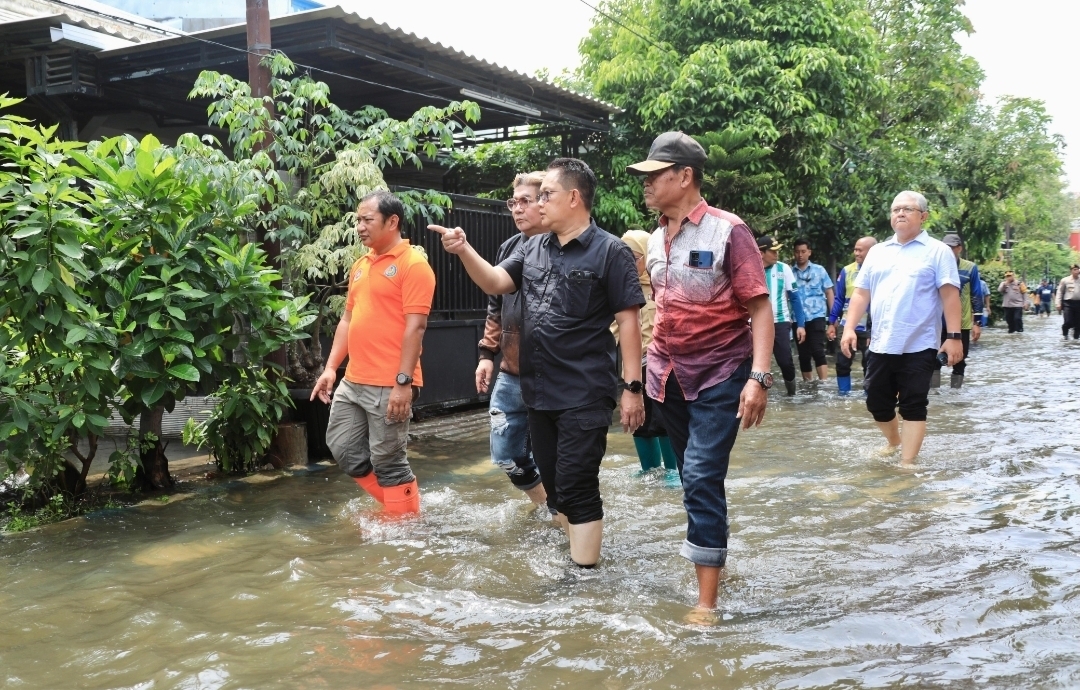 Banjir Sawotratap dan Pepelegi Karena Tumpukan Sampah dan Bangunan Liar