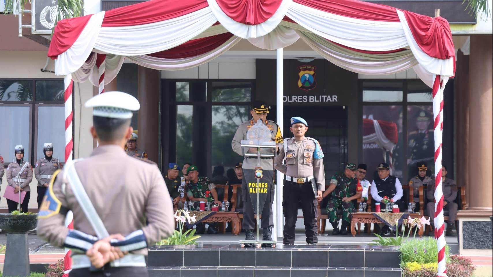 Jelang Nataru, Polres Blitar Gelar Apel Pasukan Operasi Lilin Semeru 2024