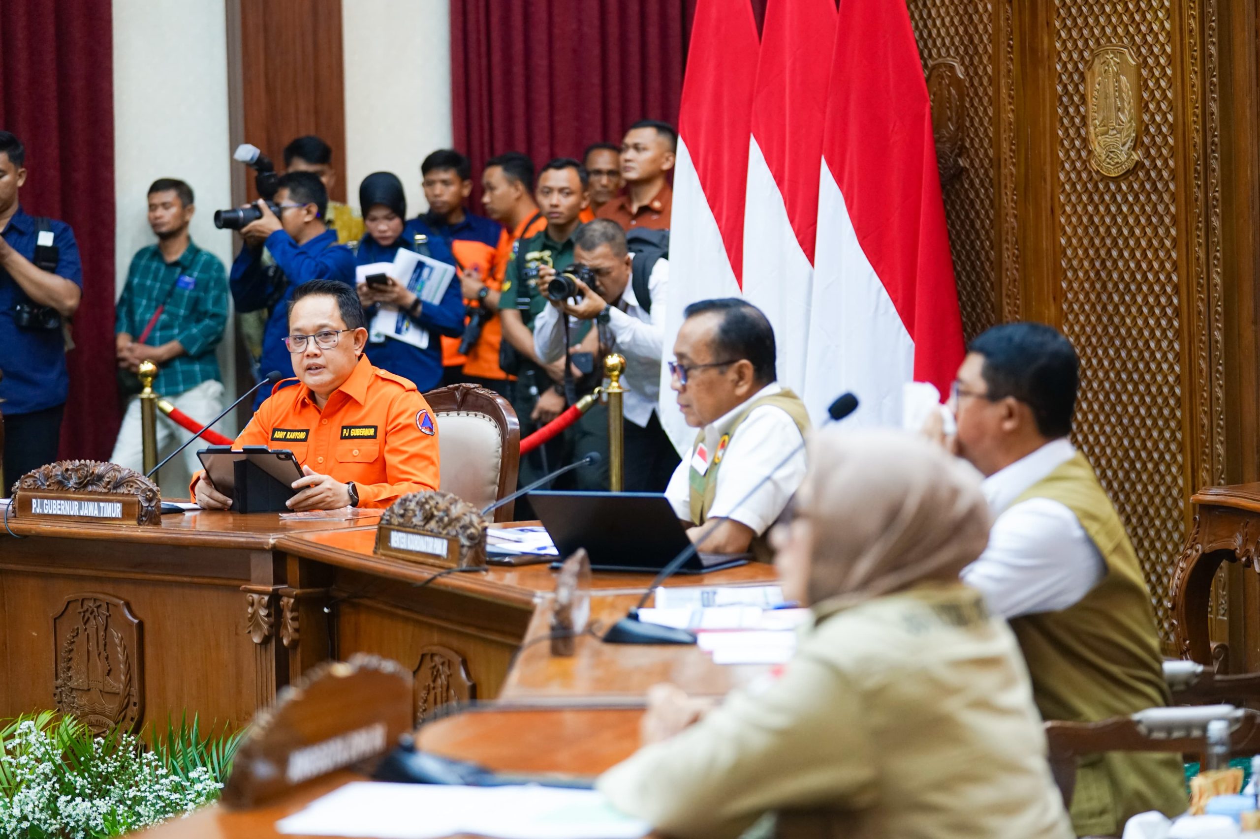 Rakor Bersama Menko PMK dan Kepala BNPB di Grahadi Hadapi Bencana Hidrometeorologi