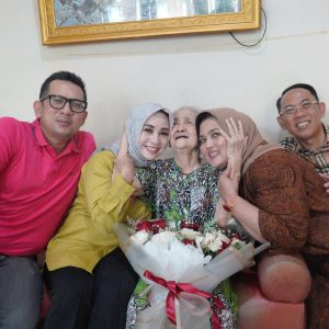 Hari Ibu, Pejabat Kota Mojokerto Temui Ibu-Ibu Lansia Beri Kado Istimewa