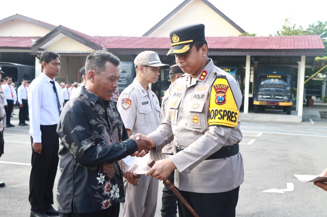 Kapolres kediri Berikan Penghargaan Ketahanan Pangan