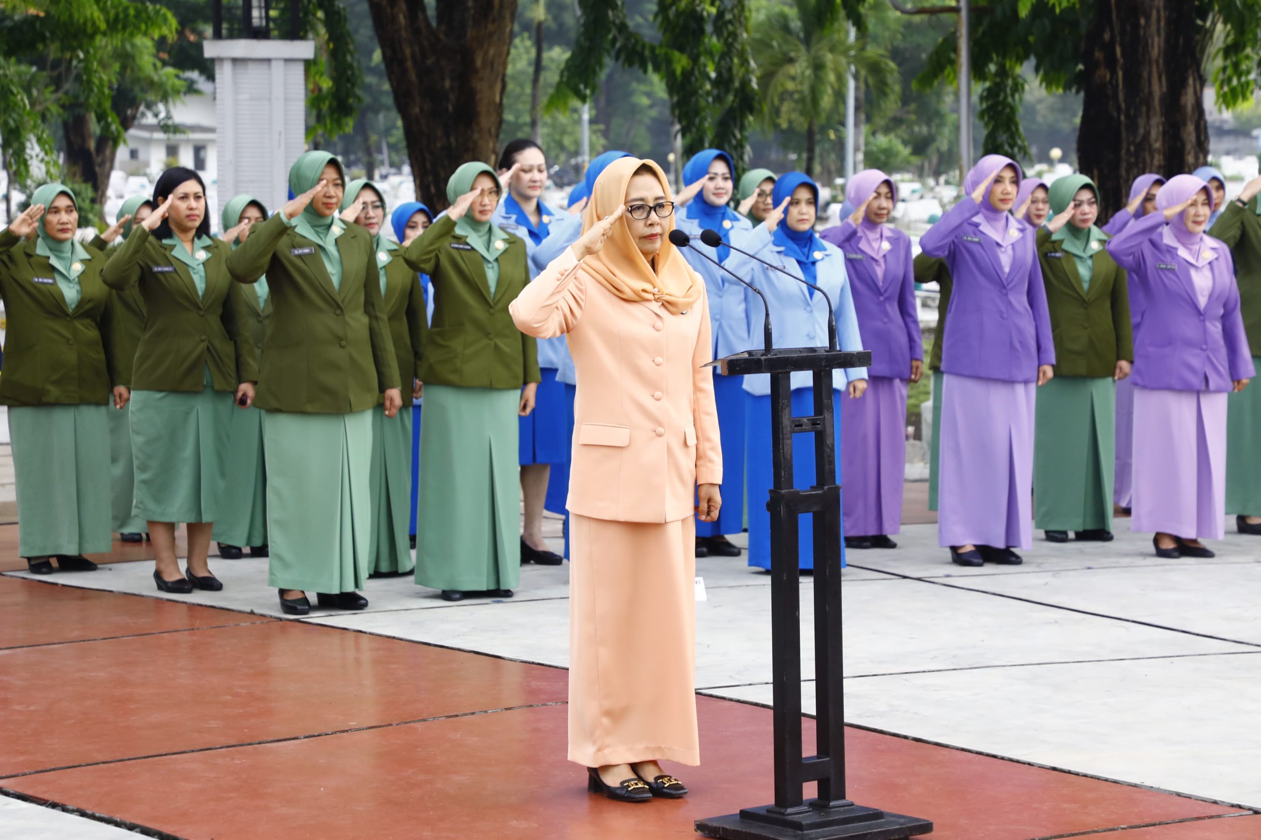 Jelang Hari Ibu, DWP Provinsi Jatim Ziarah Makam Pahlawan 