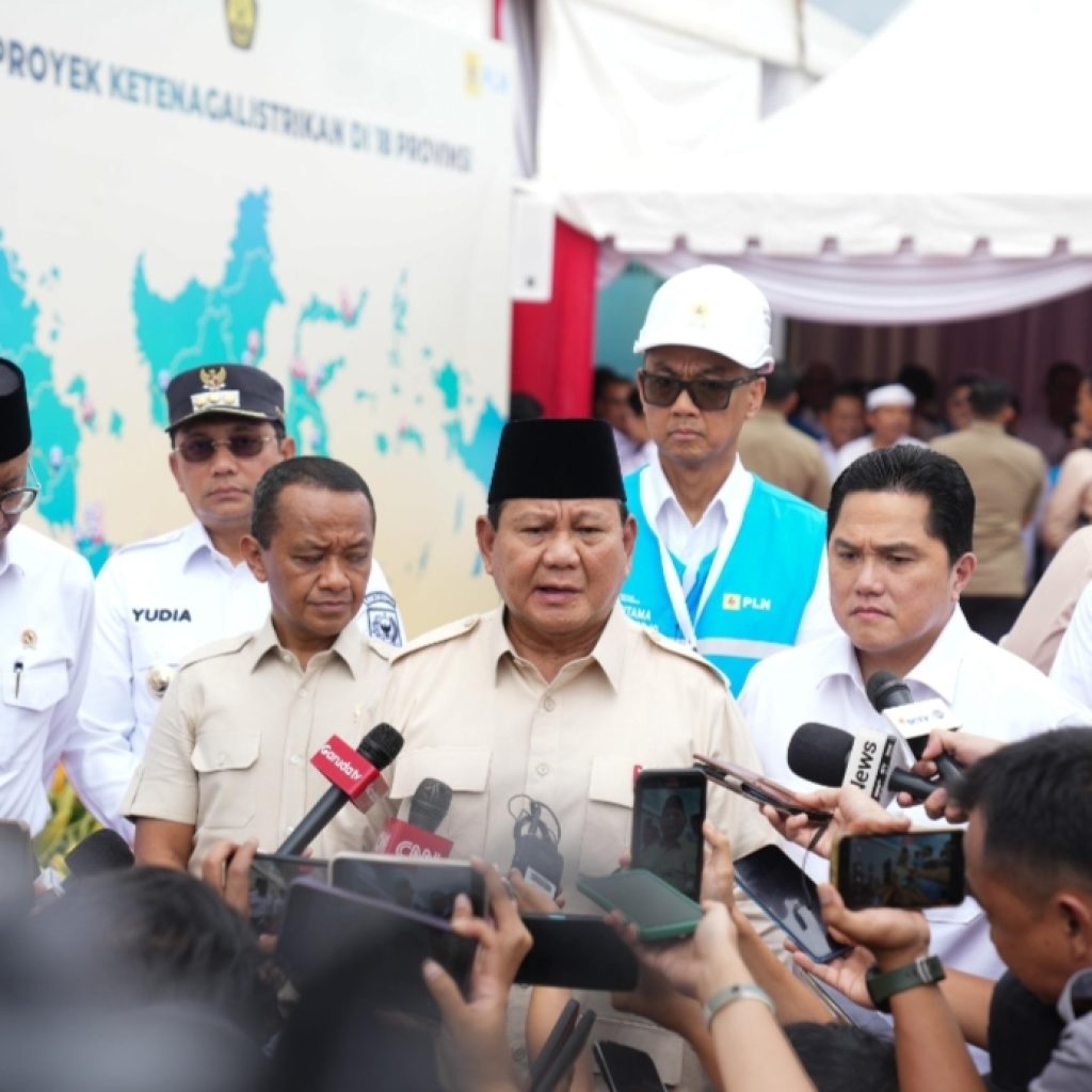 Menteri BUMN Erick Thohir Dampingi Presiden Resmikan Proyek Strategis Ketenagalistrikan di 18 Provinsi