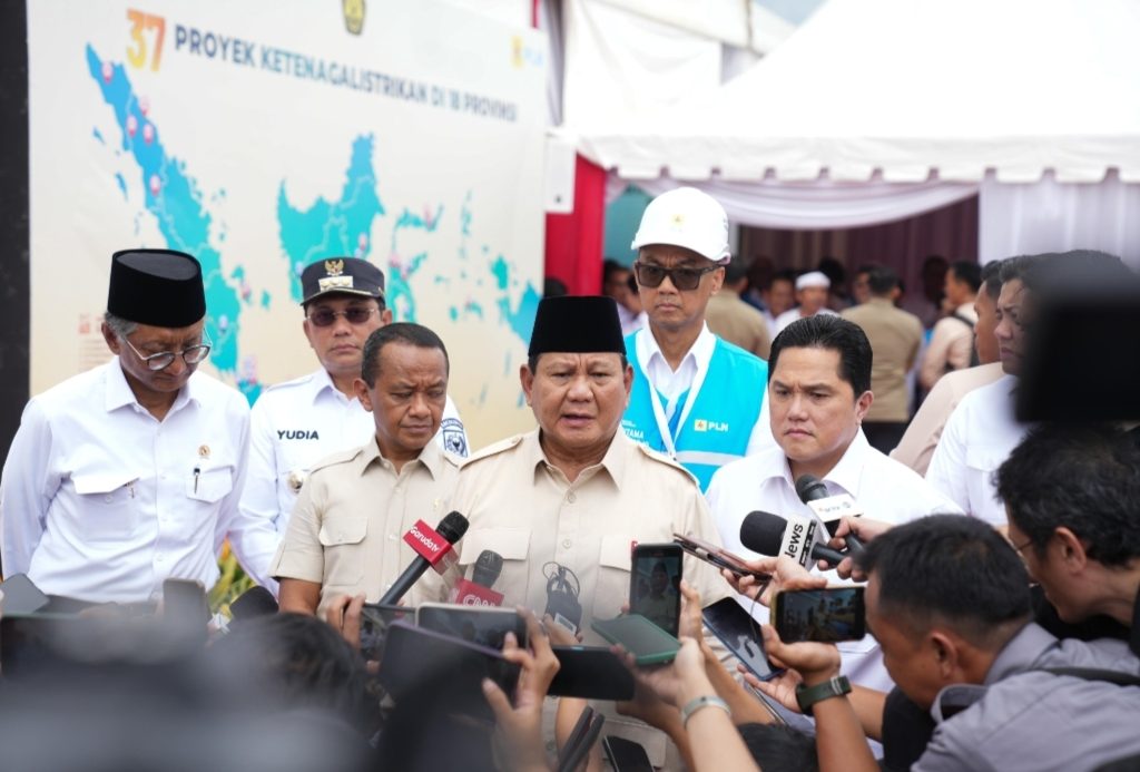 Menteri BUMN Erick Thohir Dampingi Presiden Resmikan Proyek Strategis Ketenagalistrikan di 18 Provinsi