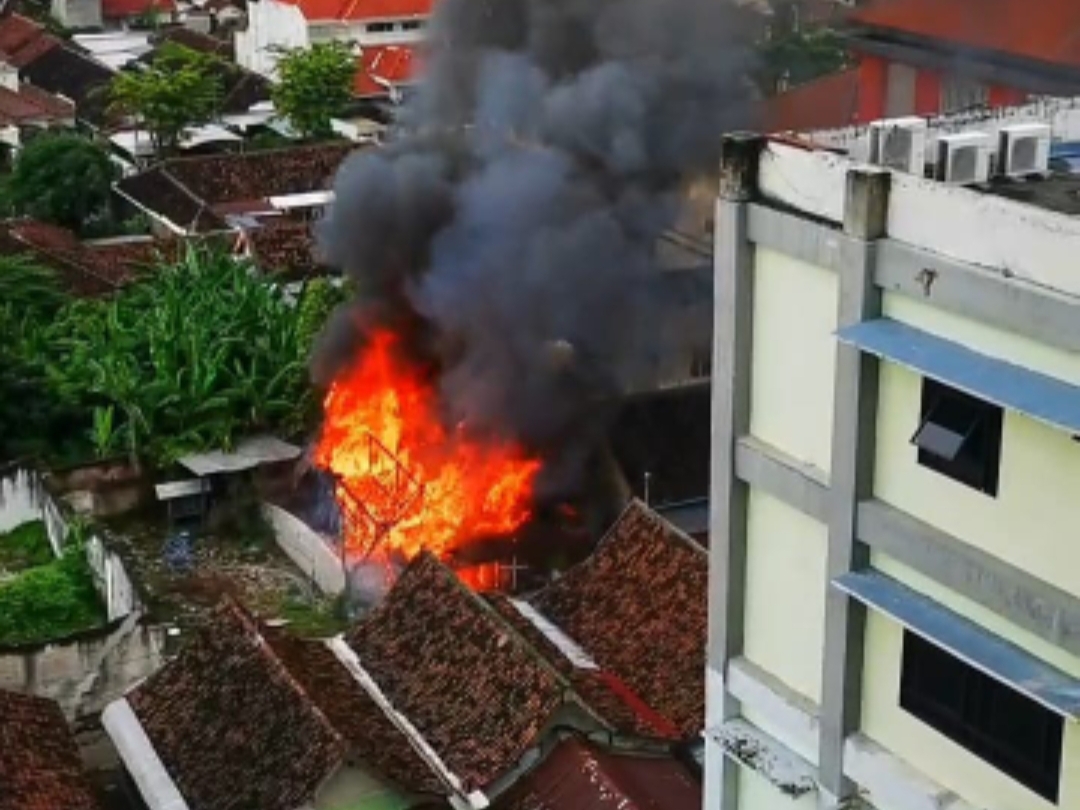 Salah Duga, Rumah Warga Terbakar Dikira RSUD dr. Soedono yang Hangus