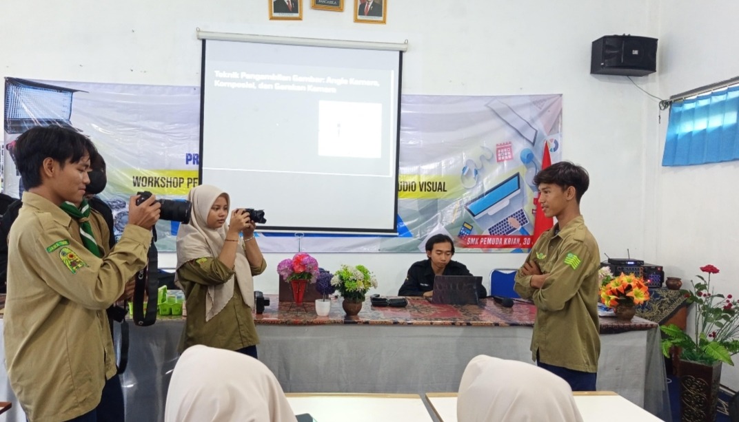 Menjadi Filmmaker Andal: Siswa SMK PEMUDA Krian Antusias Ikuti Workshop Pembuatan Film