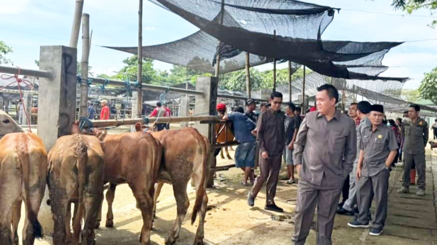 Cegah PMK Meluas, Komisi II DPRD Kota Blitar Sidak Pasar Hewan Dimoro