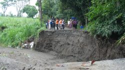 Jalan Penghubung Antar Desa Putus, Pemkab Kediri Bangun Akses Darurat