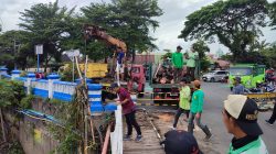 Tim Gabungan Bersihkan Jembatan Lama, Cegah Banjir dan Jaga Cagar Budaya