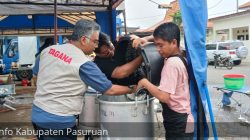 Ratusan Relawan Dikerahkan Distribusikan Bantuan Makan Bagi Warga Terdampak Banjir Pasuruan