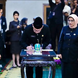 Pj. Gubernur Adhy Lantik Empat Pejabat Pimpinan Tinggi Pratama Pemprov Jatim