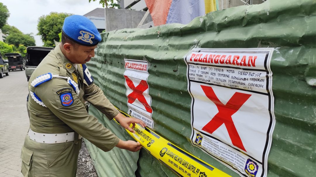 Delapan Bangunan tak Ber-IMB Disegel Satpol PP Surabaya