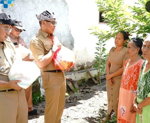 Pemkab Banyuwangi Salurkan 2.657 Paket Sembako, Dari Karangan Bunga