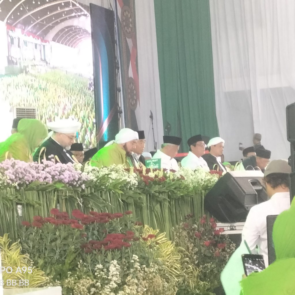 Ribuan Muslimat Padati Jatim Expo Ikuti Shalawat & Ijazah Manaqib Abdul Qadir Al-Jailani