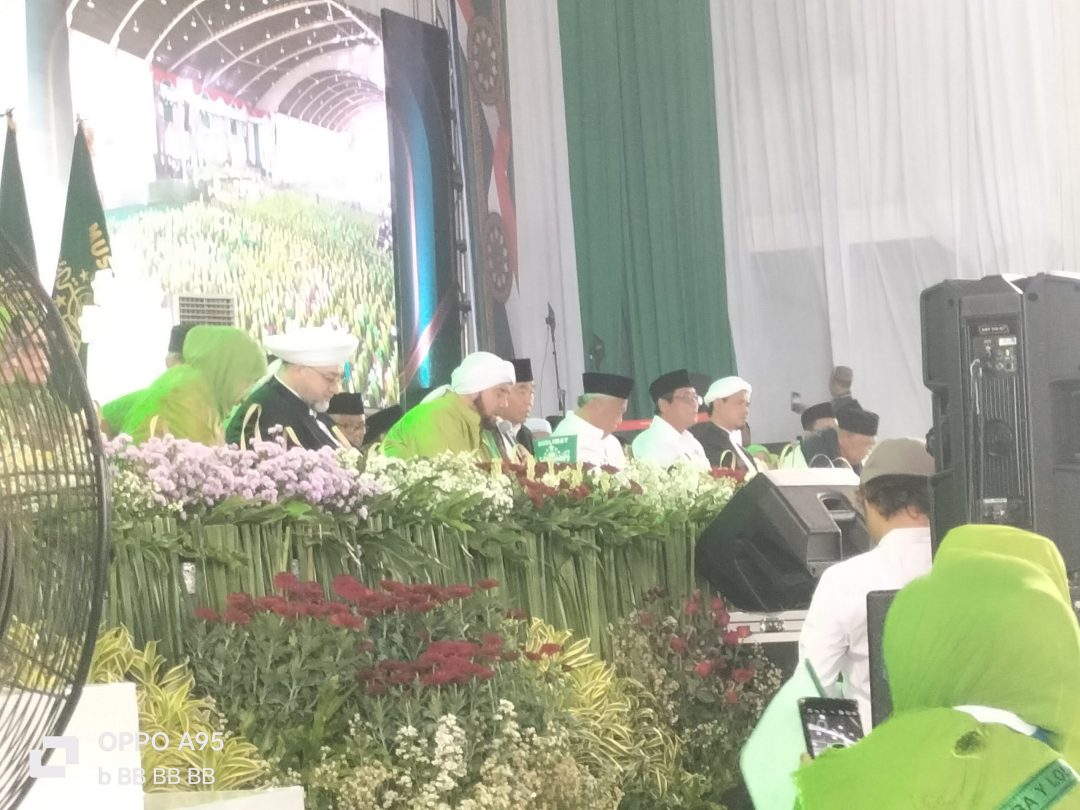 Ribuan Muslimat Padati Jatim Expo Ikuti Shalawat & Ijazah Manaqib Abdul Qadir Al-Jailani