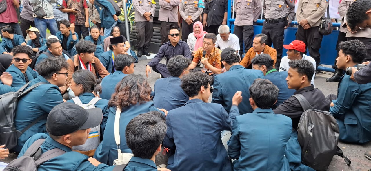 Mahasiswa UB Kediri Demo di DPRD, Tuntut Regulasi Konkret Inpres 1/2025