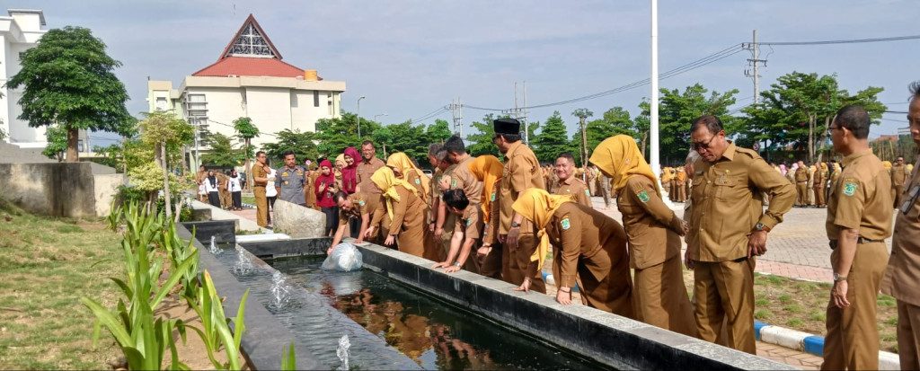 Halaman Graha Maslahat Pasuruan Makin Indah dan Cantik Setelah Dilengkapi Taman dan Kolam Ikan