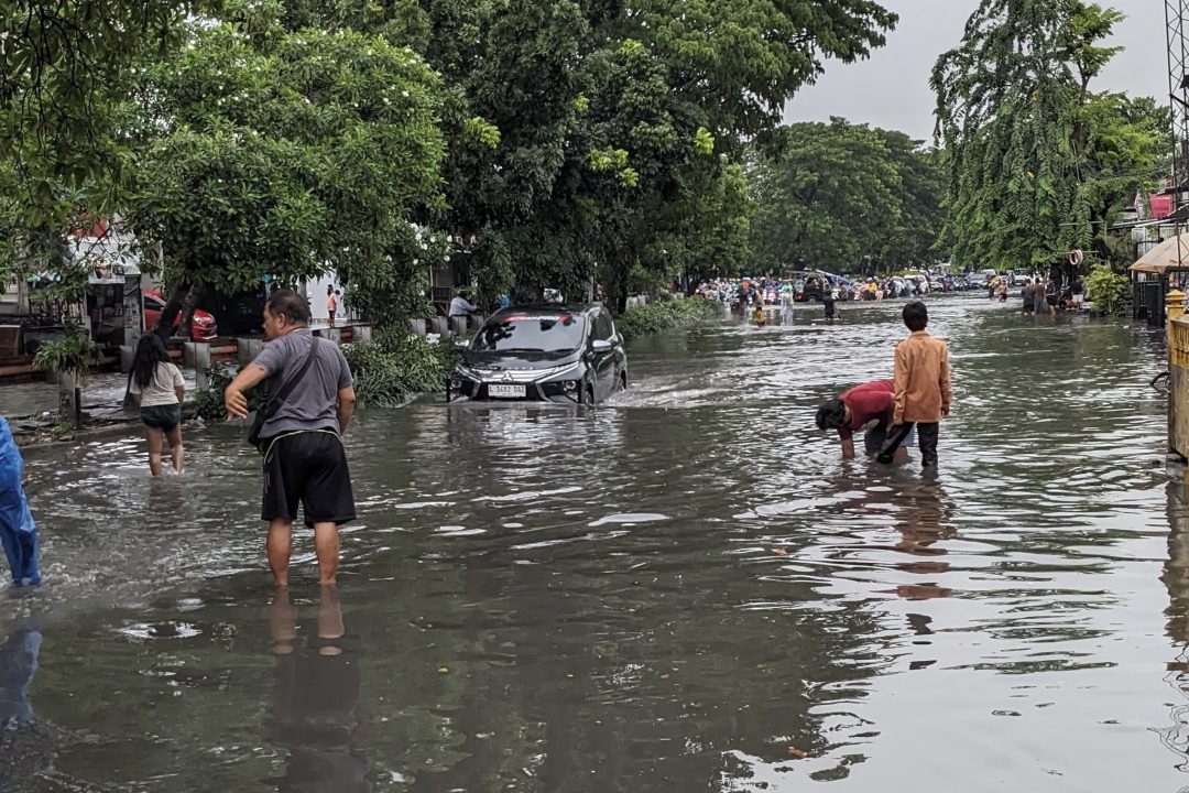 Kali Balong-Kandangan Meluap, Sejumlah Kawasan Surabaya Banjir