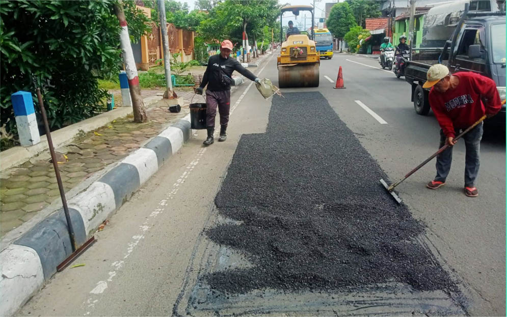 Dinas PUPR Kota Mojokerto Percepat Perbaikan Jalan Sebelum Mudik Idul Fitri 1446 H