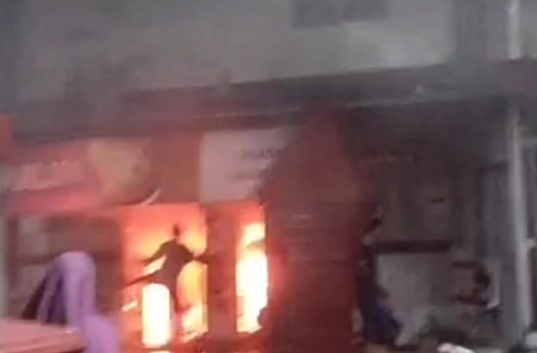 Jelang Berbuka Puasa Ruko di Magetan Terbakar