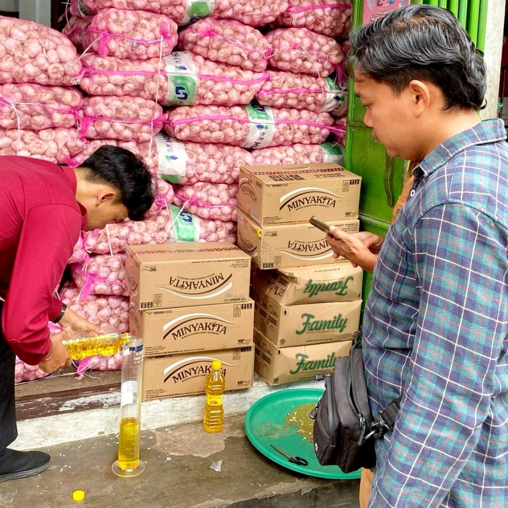 Sidak di Pasar Tradisional, Polres Blitar Temukan Minyak Goreng dalam Kemasan Volume Berkurang