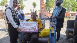 Giliran Penyandang Disabilitas Terima Bansos Lebaran Dari Pemkot Mojokerto 