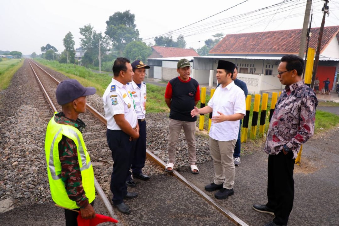 Waspadai Perlintasan Kereta Api Tanpa Palang Pintu