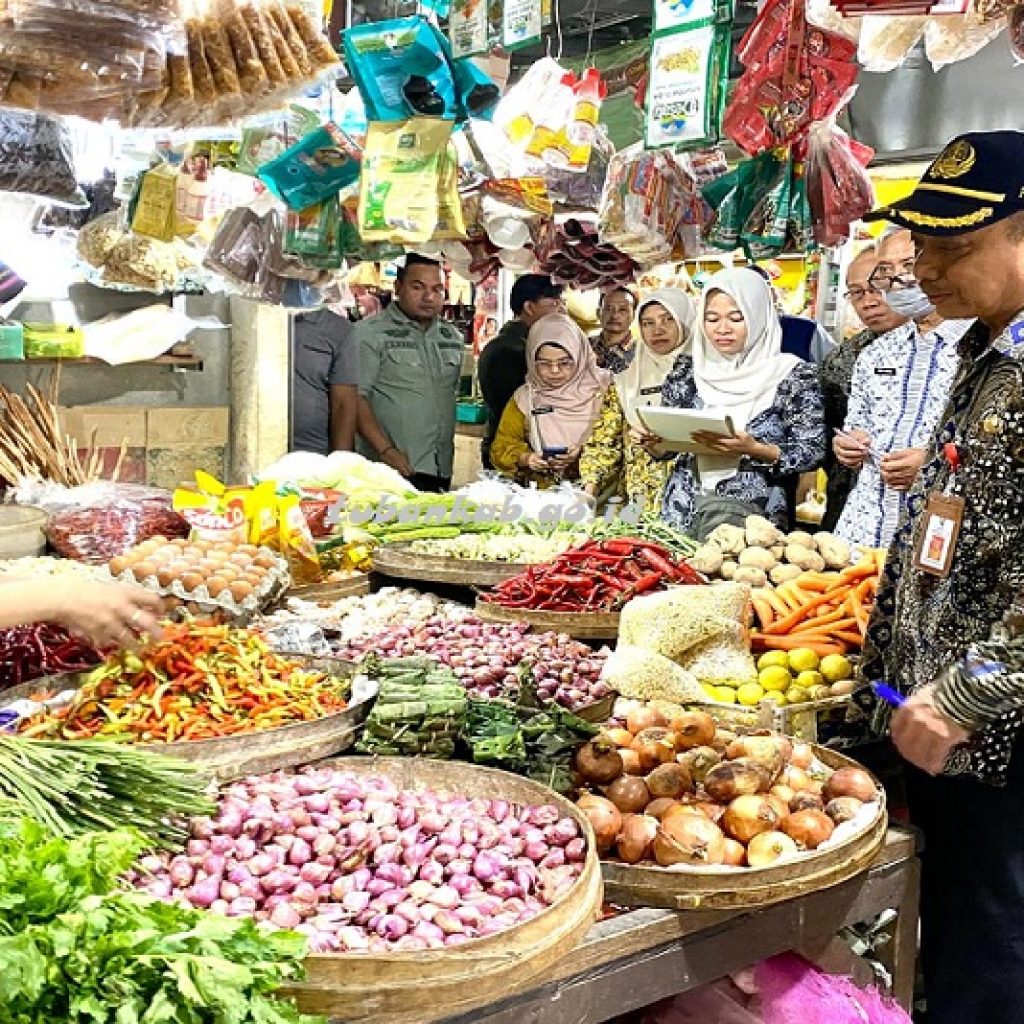 Kendalikan Infalasi dengan Sidak Pasar dan Swalayan Tuban