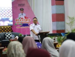 Gus Fawait Cairkan Ribuan Beasiswa dan Insentif Sosial di Jember