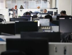 Hari Pertama WFH, ASN Pemkot Surabaya Wajib Absen 3 Kali Sehari