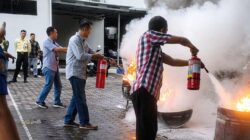 BRI Cab.Mojokerto Gelar Fire Drill Bersama Damkar Perkuat Mitigasi Risiko Kebakaran