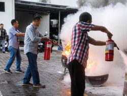 BRI Cab.Mojokerto Gelar Fire Drill Bersama Damkar Perkuat Mitigasi Risiko Kebakaran