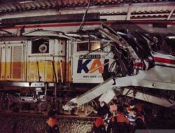 Kecelakaan Kereta di Bekasi Timur: 5 Korban Jiwa, Evakuasi Masih Berlangsung
