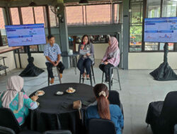 Diskusi Bank Indonesia Kediri bersama media dalam kegiatan HARMONI di Ngasem Kabupaten Kediri membahas kondisi ekonomi 2026.