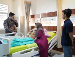 SPPG Disuspend, Bupati Kediri Jenguk Siswa Diduga Keracunan Program MBG