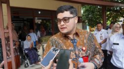 CJH Tertua 105 Tahun Asal Kabupaten Kediri Berangkat Haji, Mas Dhito Beri Kursi Roda