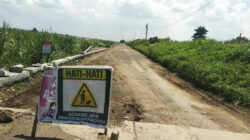Pastikan Tuntas Tepat Waktu, Dinas PUPR Kab. Mojokerto Kebut Pembangunan Jalan Kepuhanyar