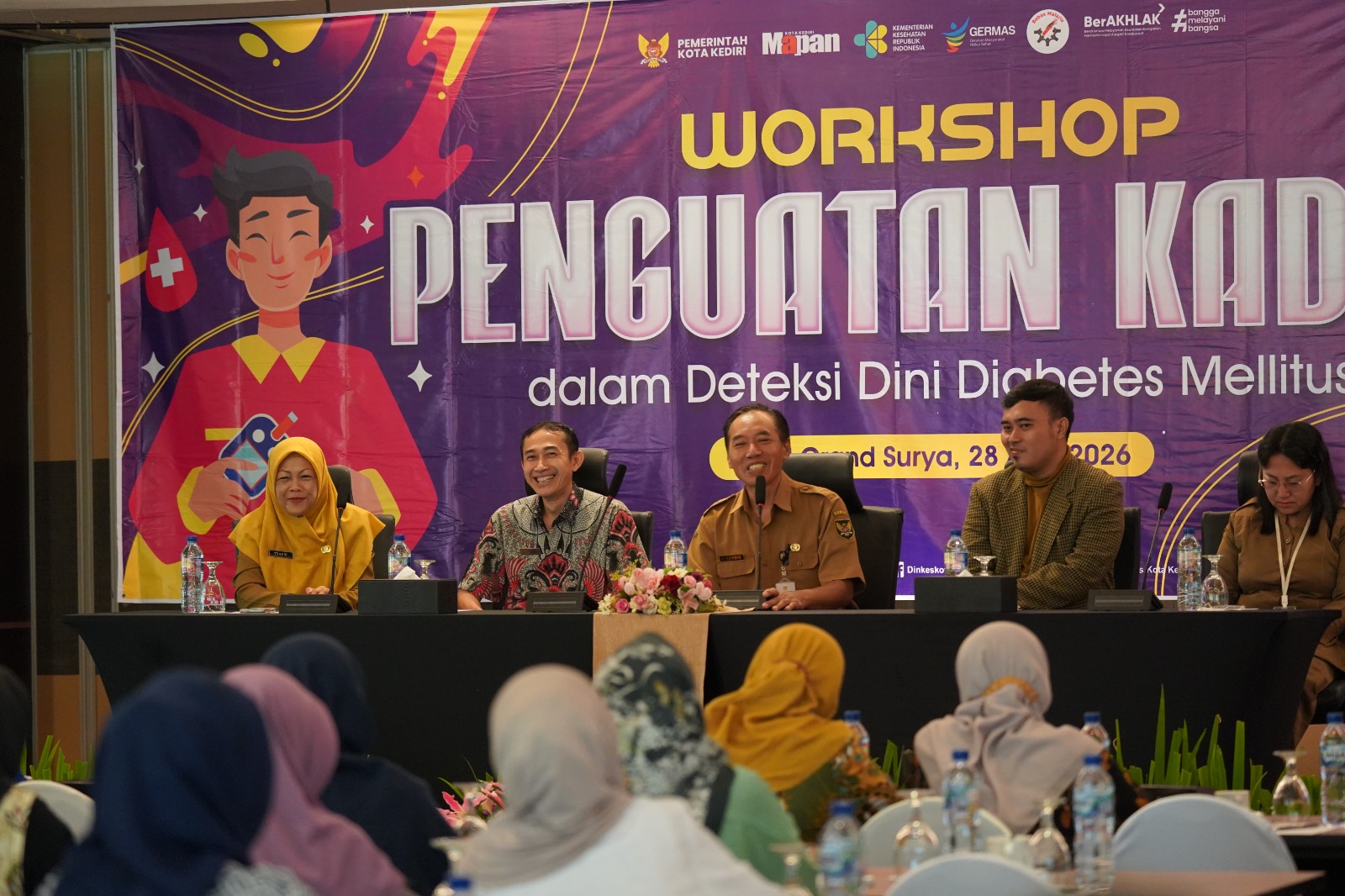 Narasumber workshop deteksi dini diabetes mellitus bersama Dinas Kesehatan Kota Kediri saat kegiatan penguatan kader kesehatan di Kediri.