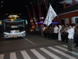 Bupati Mojokerto Berangkatkan 374 Jamaah Kloter 64 dan Doakan Jadi Haji Mabrur