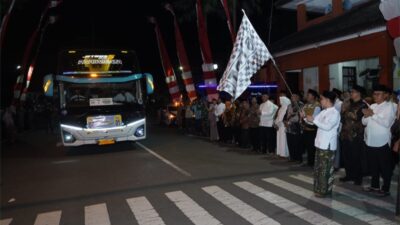 Bupati Mojokerto Berangkatkan 374 Jamaah Kloter 64 dan Doakan Jadi Haji Mabrur